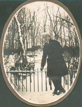 Harm Plenter in het Wilhelminapark te Meppel, omstreeks 1921